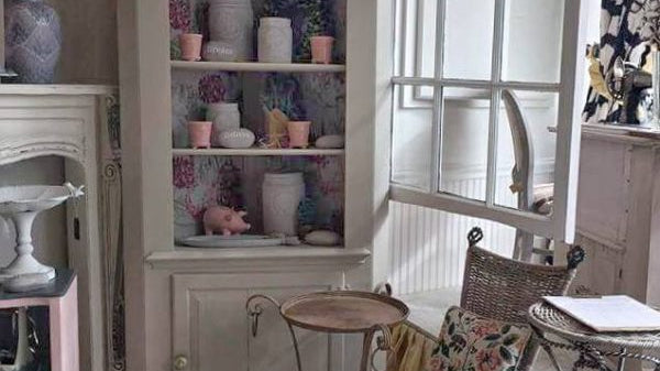 FLORAL ACCENTED CORNER HUTCH