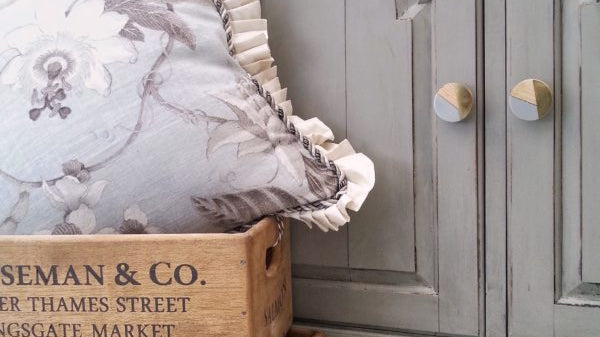 MISS MUSTARD SEED’S MILK PAINT HUTCH