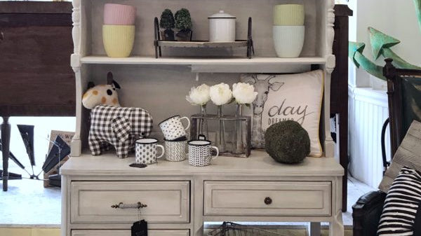 DESK WITH HUTCH TOP