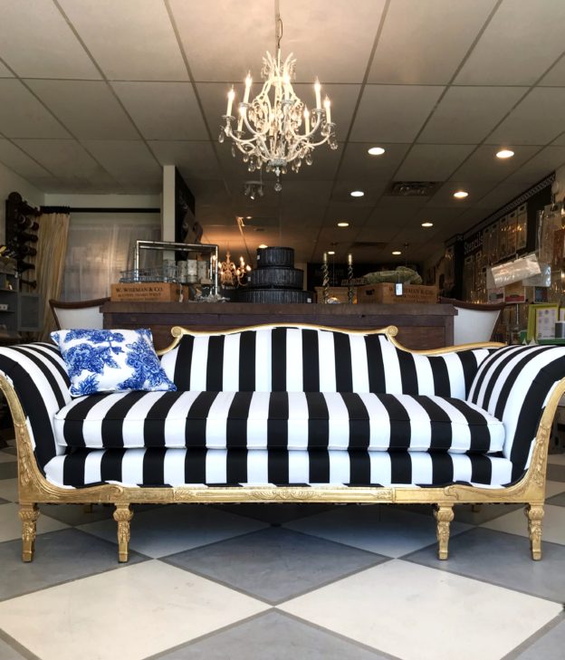 GLAM BLACK & WHITE SOFA