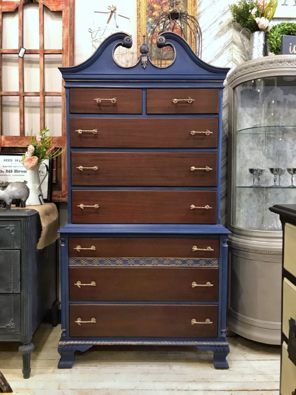 GENTLEMEN'S HIGHBOY