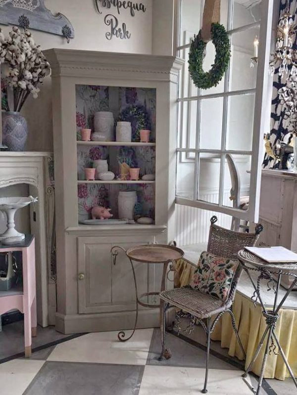 FLORAL ACCENTED CORNER HUTCH
