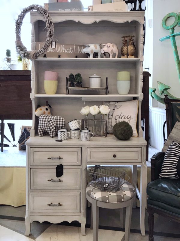 DESK WITH HUTCH TOP
