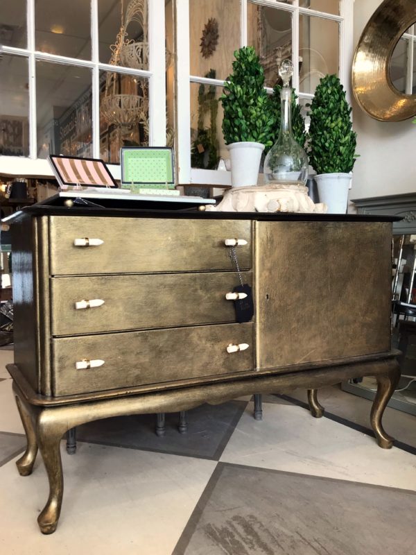 GOLDEN CONSOLE