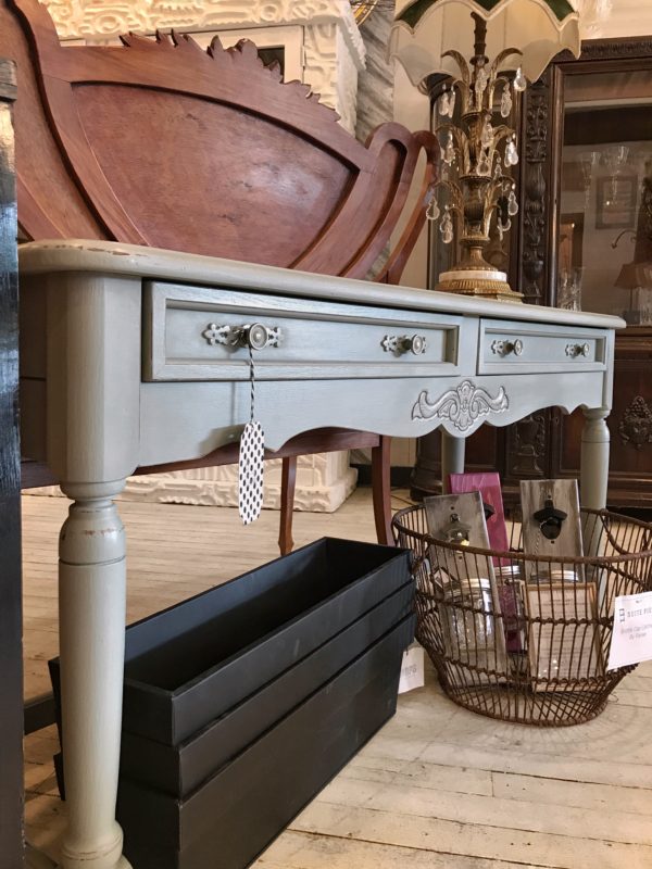 CONSOLE TABLE