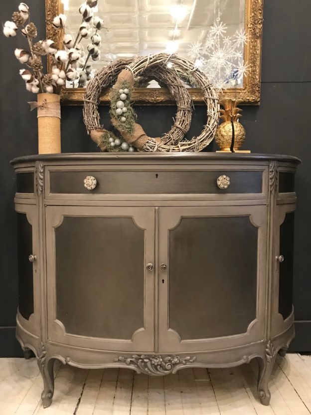 METALLIC DEMILUNE BUFFET